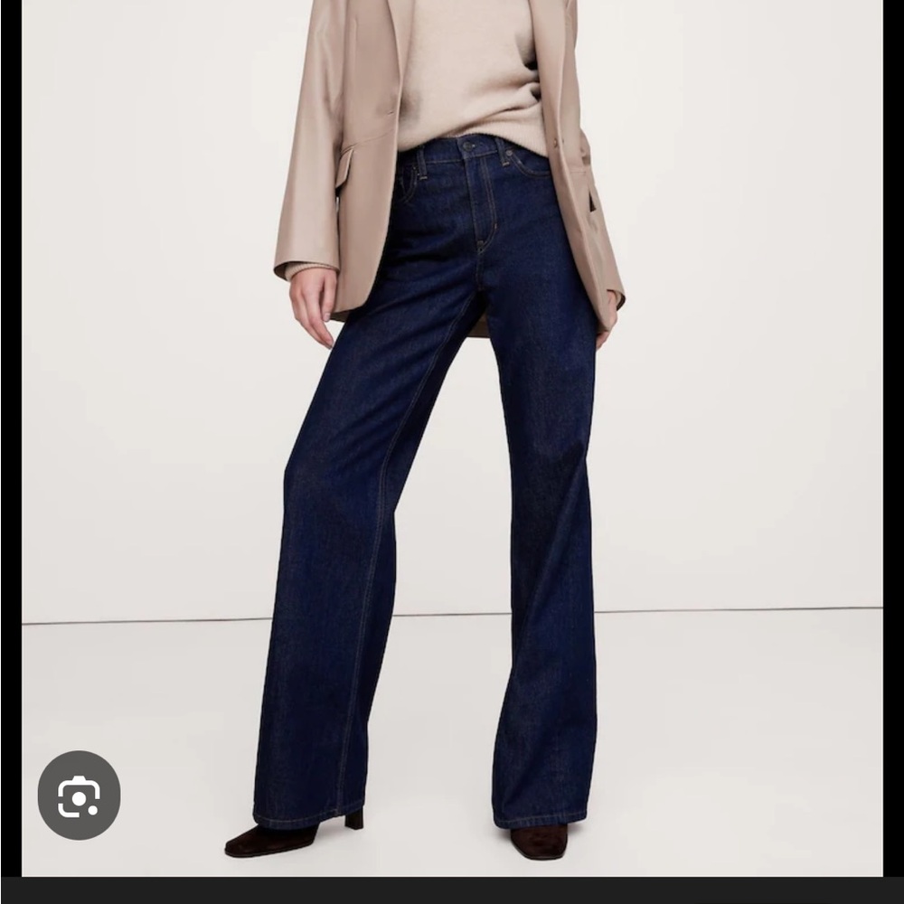 New! Banana Republic Icon Wide Leg Jeans in Dark Wash colour - SOLD OUT! Size 33